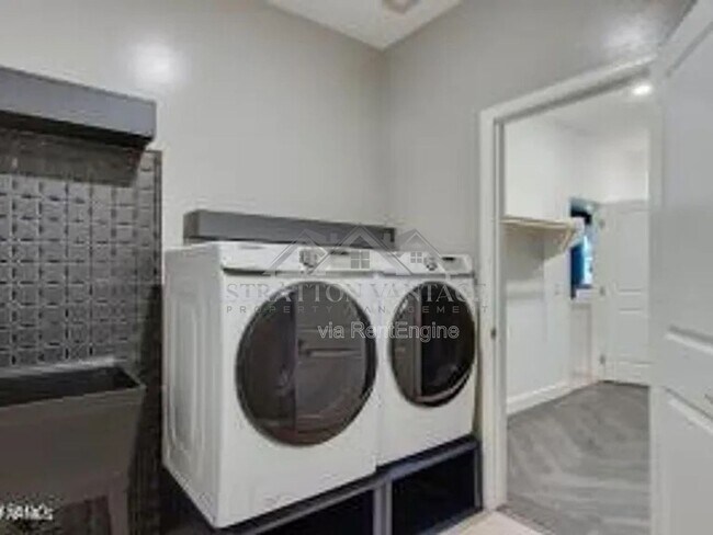 Building Photo - 37755 N Bentgrass Rd