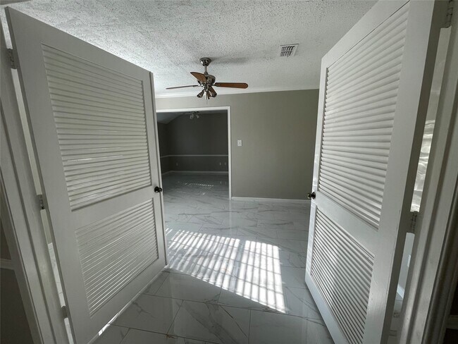 Building Photo - 8403 Windy Cove Ct