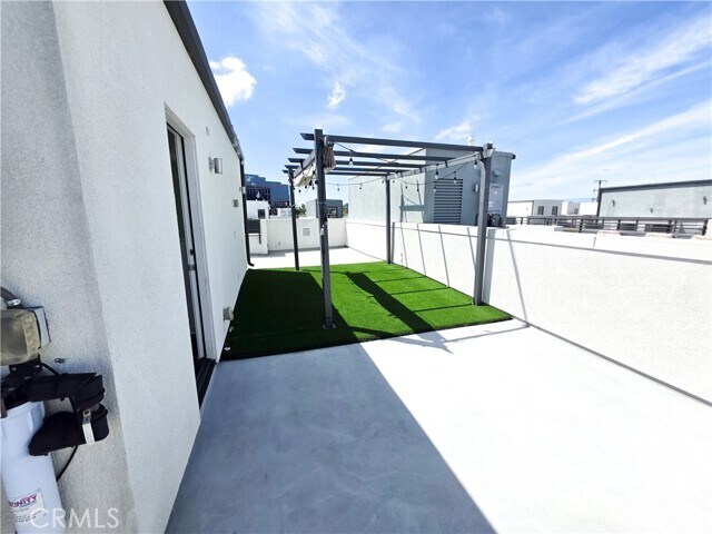 Building Photo - 164 Placemark