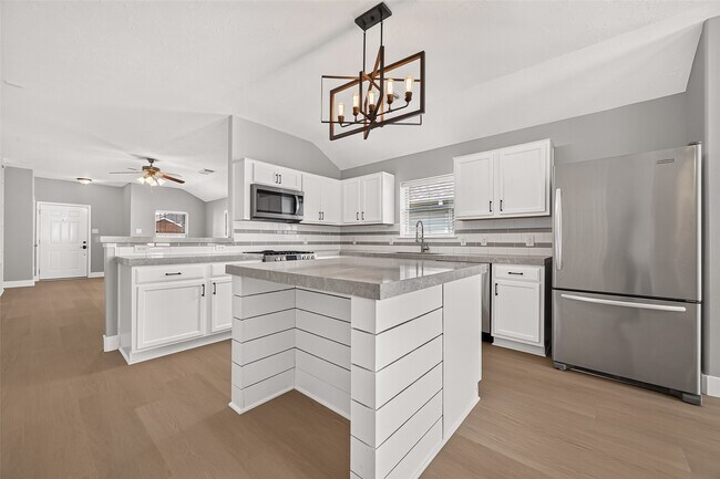 Building Photo - 22210 Bellow Glen Dr