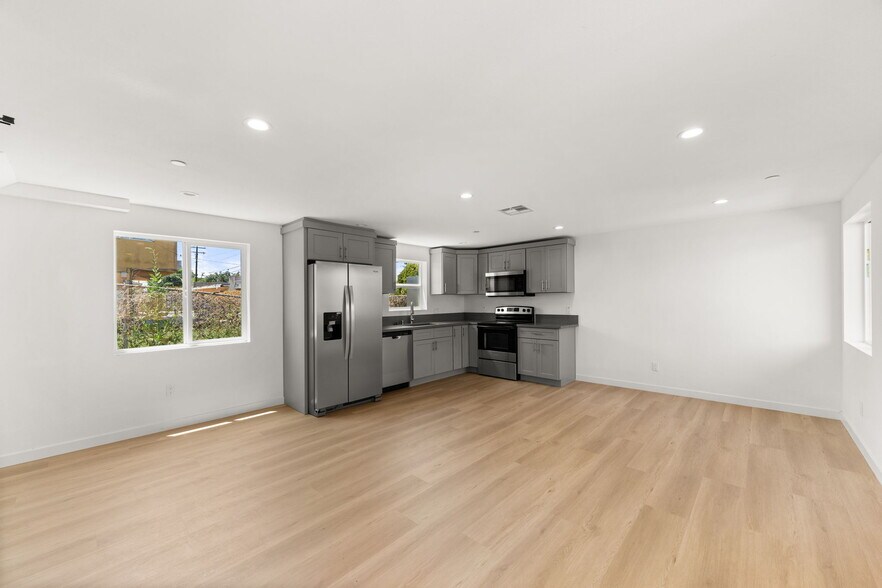 Building Photo - 1031 W 91st St