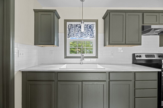 Building Photo - 116 Shepard St