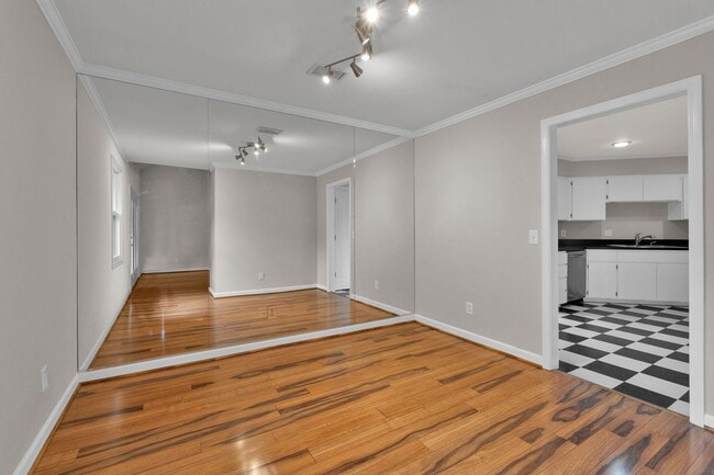 Building Photo - **A RARE FIND - GREEN HILLS CONDO WITH QUI...