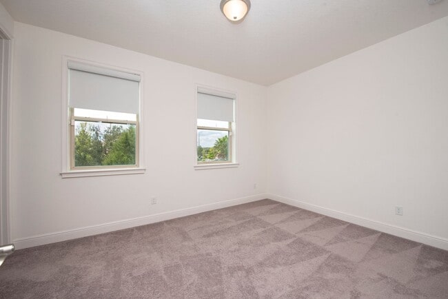 Building Photo - Two story Townhouse 2-bedroom, 2.5 bath in Eagle Creek of Lake Nona