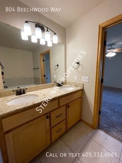 Building Photo - 804 Beechwood Way