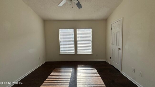 Building Photo - 12999 Sunset Lake Dr