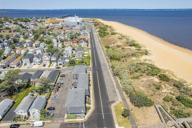 Building Photo - 98 Beachway Ave