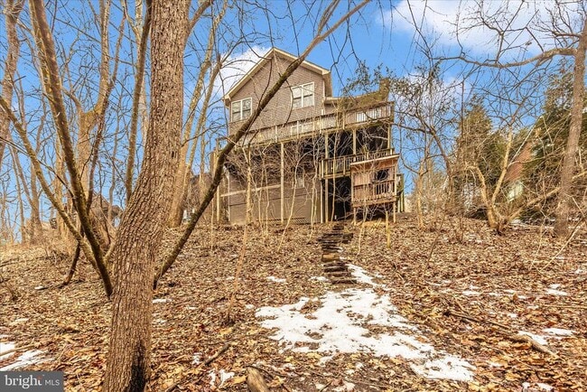 Building Photo - 6976 Meadowpoint Terrace