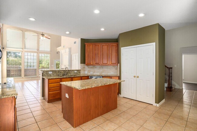 Building Photo - Beautifully Crafted 5 Bedroom 4 Bath in Flower Mound!