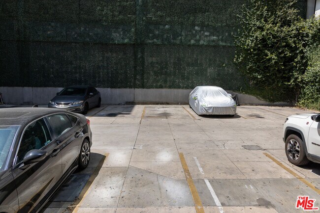 Building Photo - 661 Shatto Pl