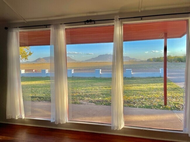 Building Photo - Ranch Style Farm