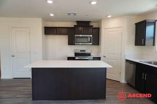 Building Photo - Energy-Efficient 3 Bed / 2 Bath Home with Solar, Garage & Full Kitchen Appliances