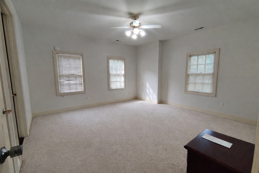 Building Photo - Room in Townhome on Presidents Dr