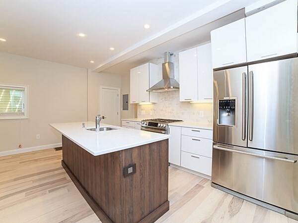 Building Photo - 189 I St