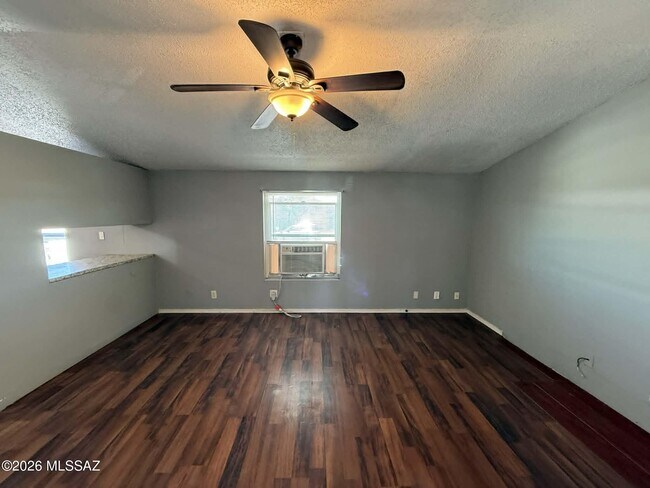 Building Photo - 2640 S Cottonwood Ln