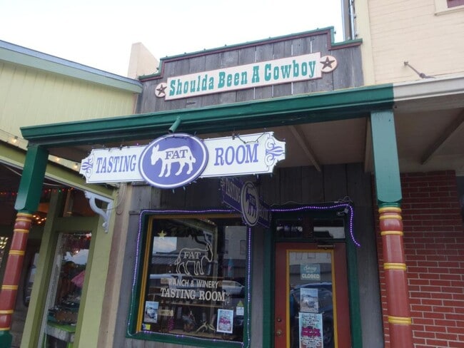 Building Photo - Luxurious 4 BR / 2 BA with THREE-CAR GARAGE - 2314 SF - Harmony Hills, Fredericksburg!