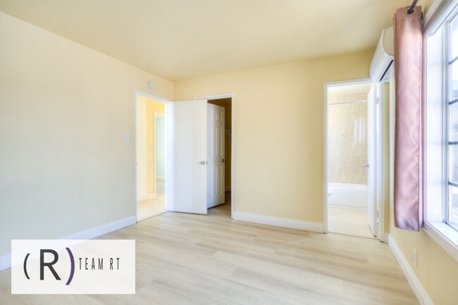 Building Photo - Contemporary Newly Renovated 3 Bedroom 2 Bathroom Residence