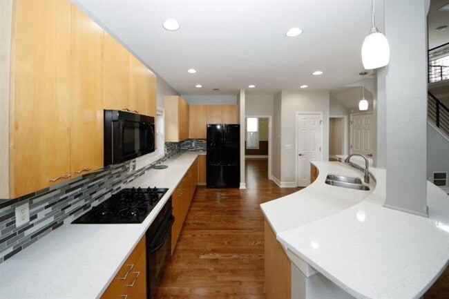 Building Photo - 1354 Brookhaven Village Cir NE