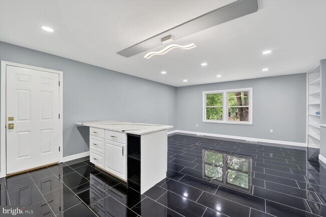 Building Photo - 3604 Halloway N