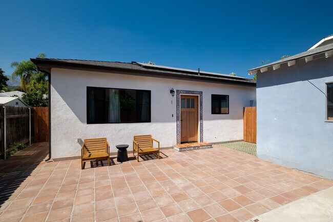 Building Photo - Contemporary New home in Monrovia