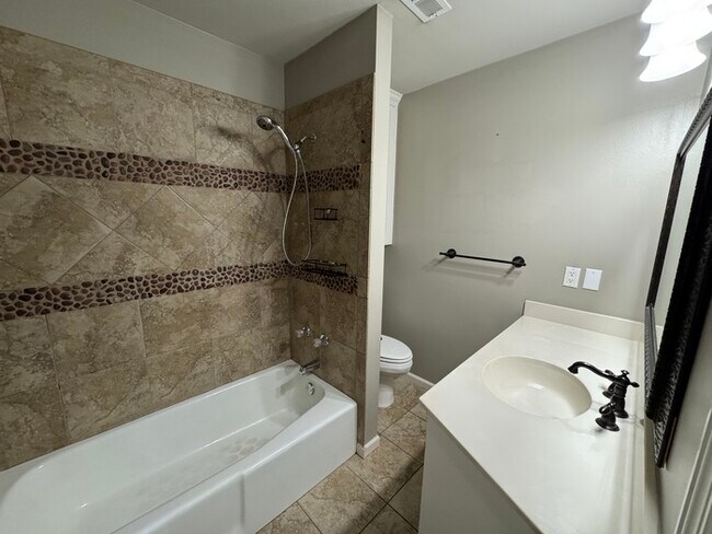 Building Photo - Nice 3 Bedroom 2.5 Bathroom Home on Large Lot in Sherwood