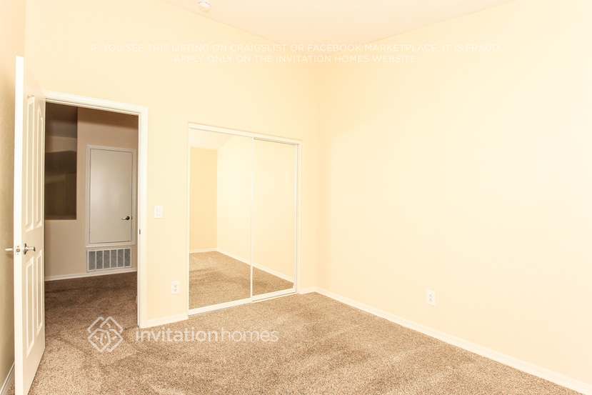 Building Photo - 5795 W Wethersfield Dr