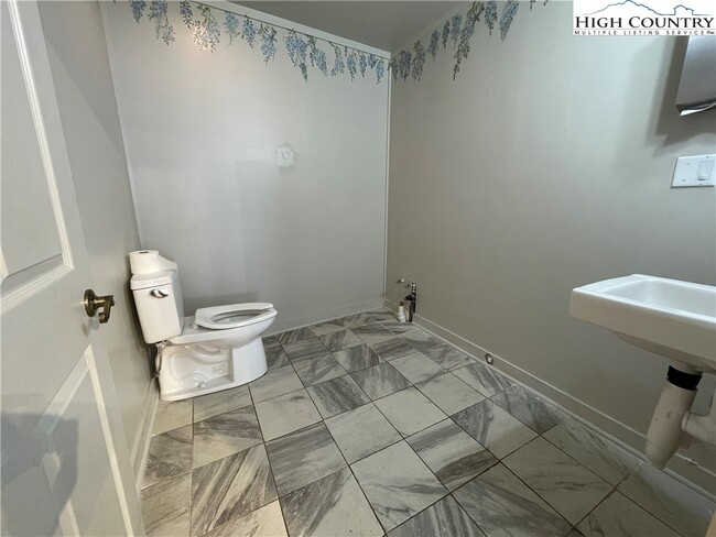 Building Photo - 15 E 2nd St