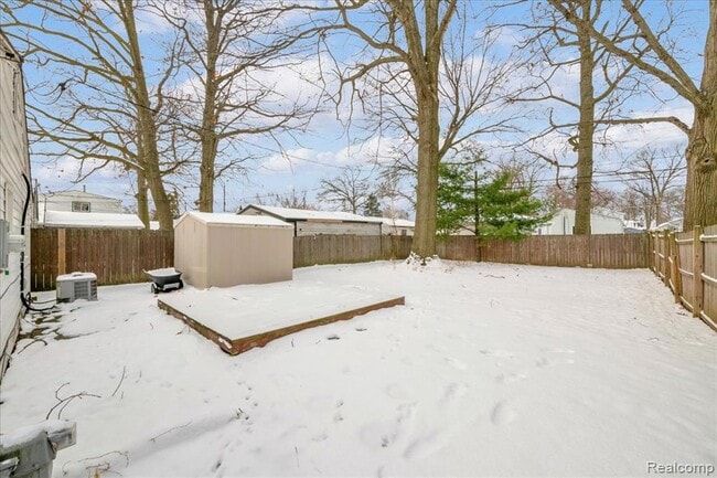 Building Photo - 26435 Tawas St