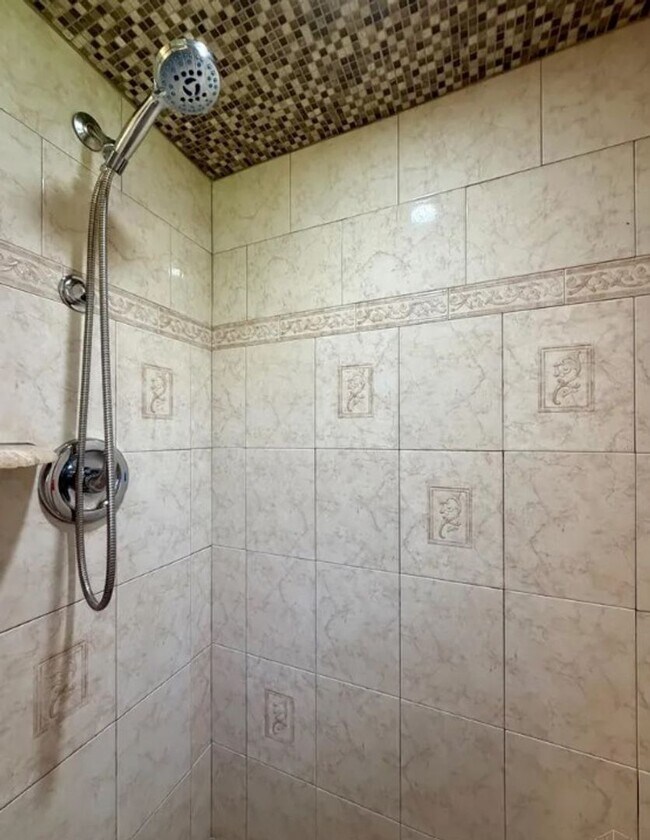 Building Photo - 6862 N Windwood Dr