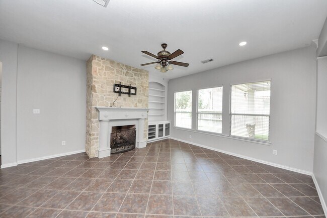 Building Photo - 18403 Sierra Falls Ct