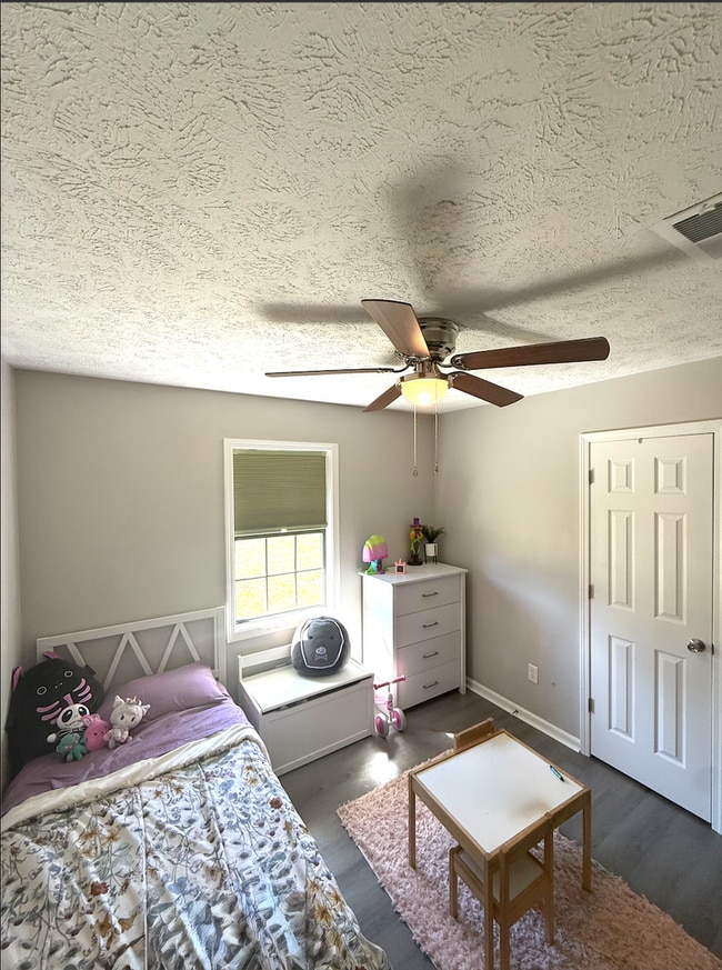 Building Photo - Beautiful 4 Bedroom Home with Bonus Room –...