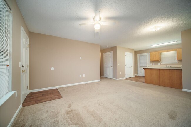 Building Photo - Private Villa Neighborhood****** Rent $1,075/month*********Affordable Living