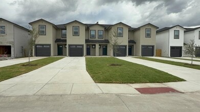 Building Photo - 8311 V. Pisa