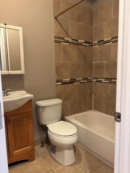 Building Photo - 1835 N Willington St