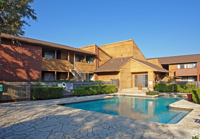 Swimming Pool - Cherry Creek Crossing Apartments