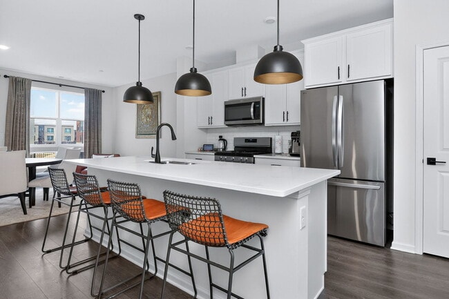 Building Photo - 2213 Venture Dr