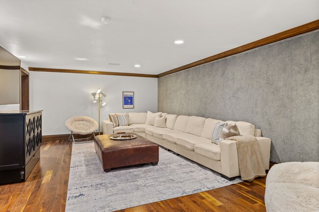 Building Photo - 777 Castle Creek Dr