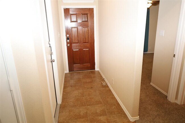 Building Photo - 1804 Golden Arrow Ave