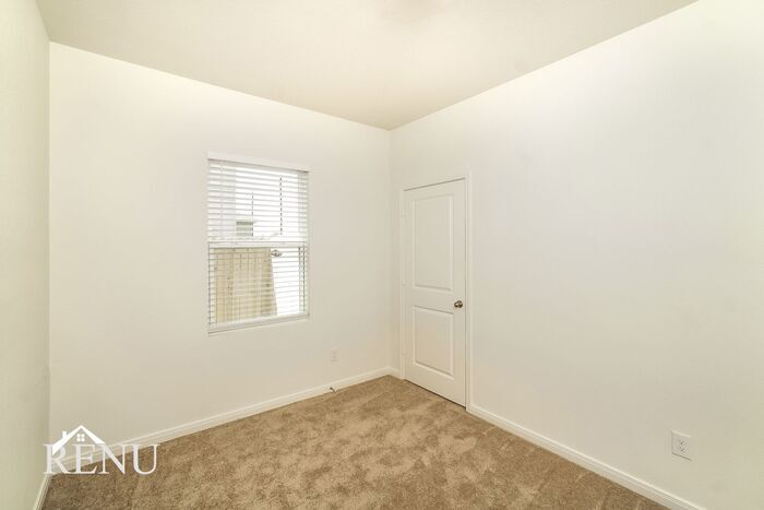 Building Photo - 5026 Firefly Hls