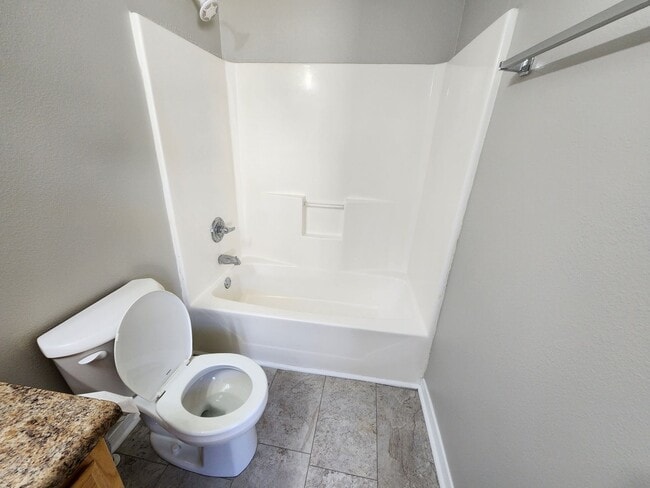 Building Photo - Spacious 3-Bedroom, 2-Bathroom Home AVAILABLE NOW!!