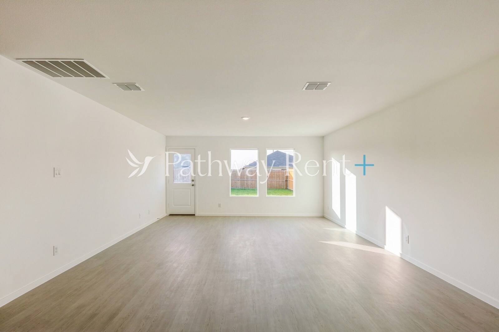 Building Photo - 1255 Falcon Hts Dr