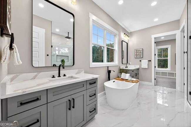 Building Photo - 6651 Malvin Dr