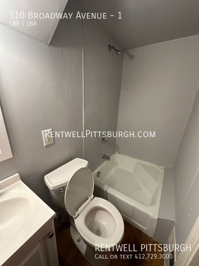 Building Photo - 1 Bedroom Apartment in McKees Rocks