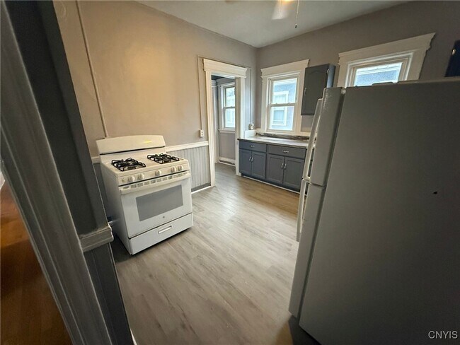 Building Photo - 367 Furman St