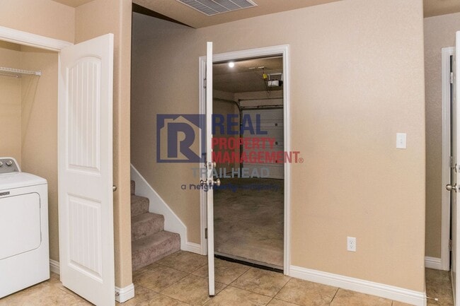 Building Photo - 905 Dart Ct