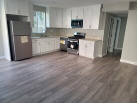 Building Photo - 5544 Tampa Ave