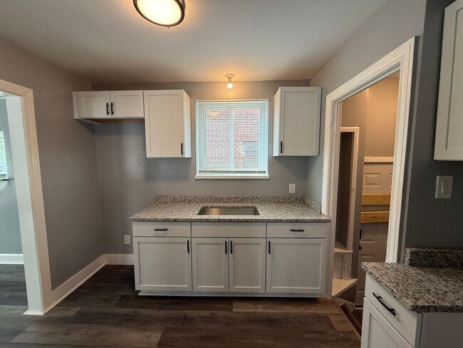 Building Photo - Renovated 2-Bedroom Home – We Welcome Sect...