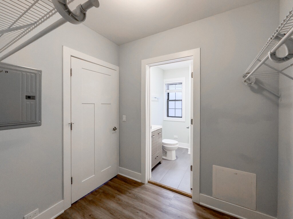 Building Photo - 735 Judson Ave