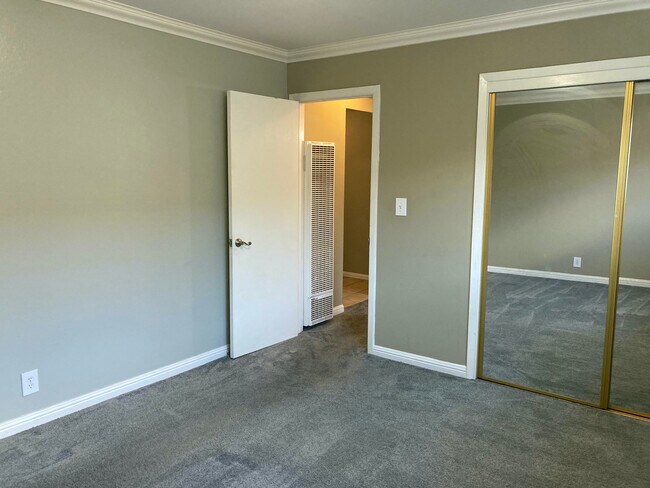 Bedroom - 1657 Ontario Dr