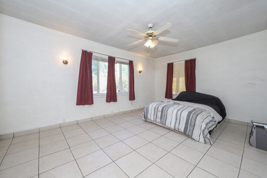 Building Photo - 3431 N Edith Blvd